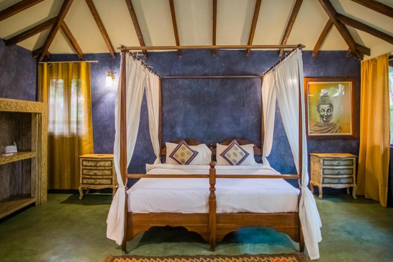 Devarya Wellness Beach Resort Morjim Exterior foto