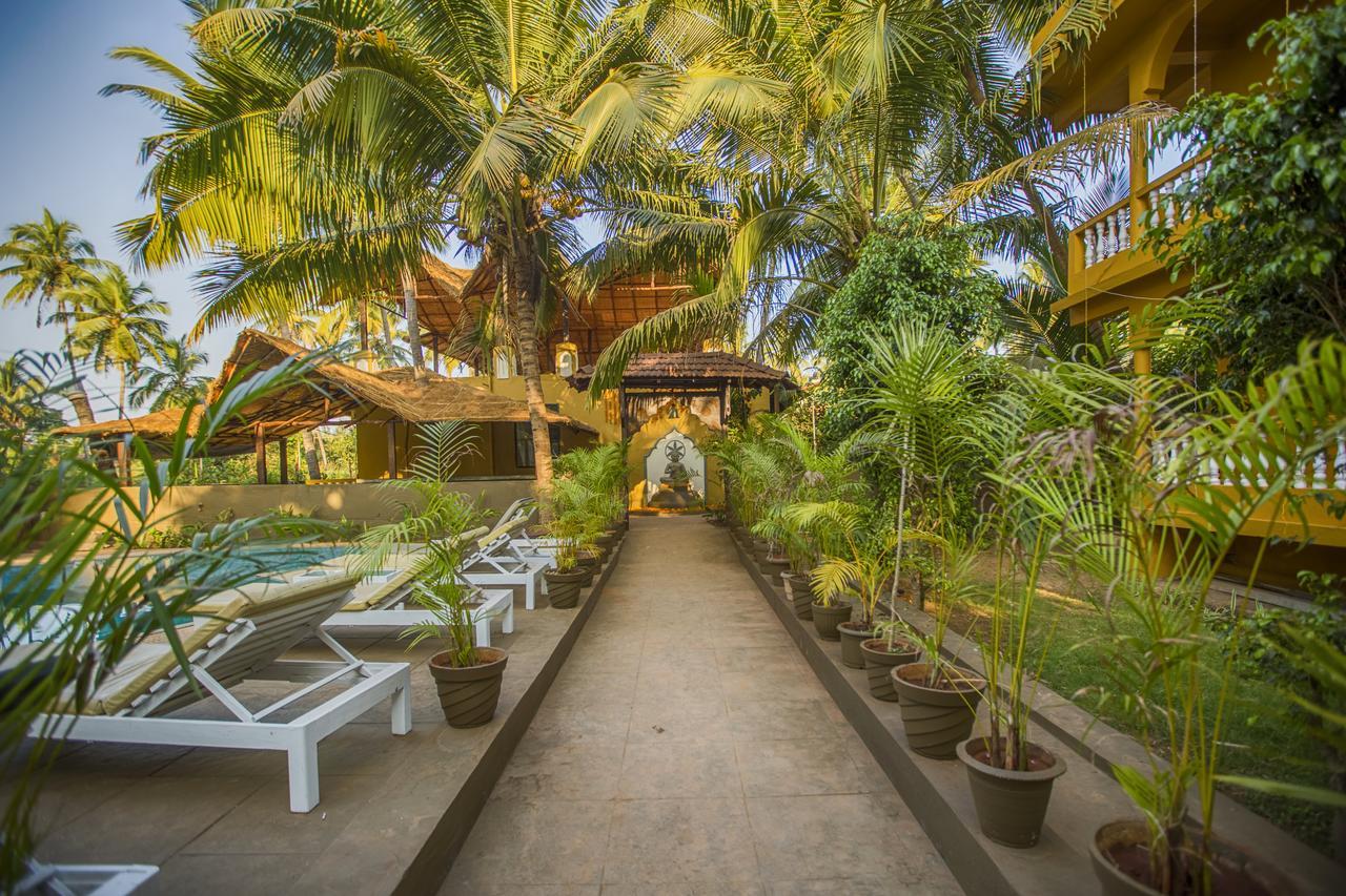 Devarya Wellness Beach Resort Morjim Exterior foto