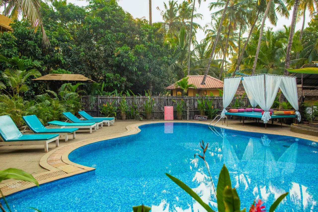 Devarya Wellness Beach Resort Morjim Exterior foto
