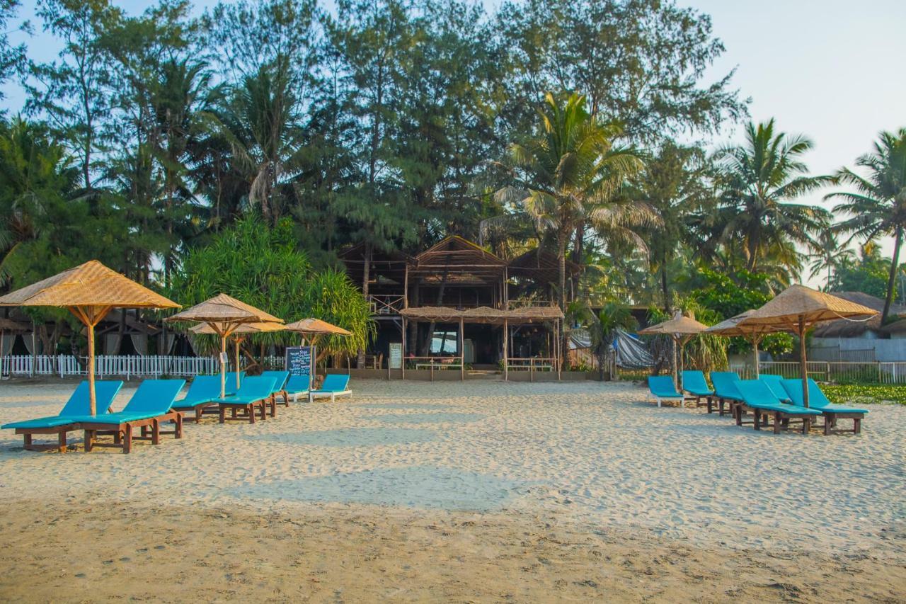 Devarya Wellness Beach Resort Morjim Exterior foto