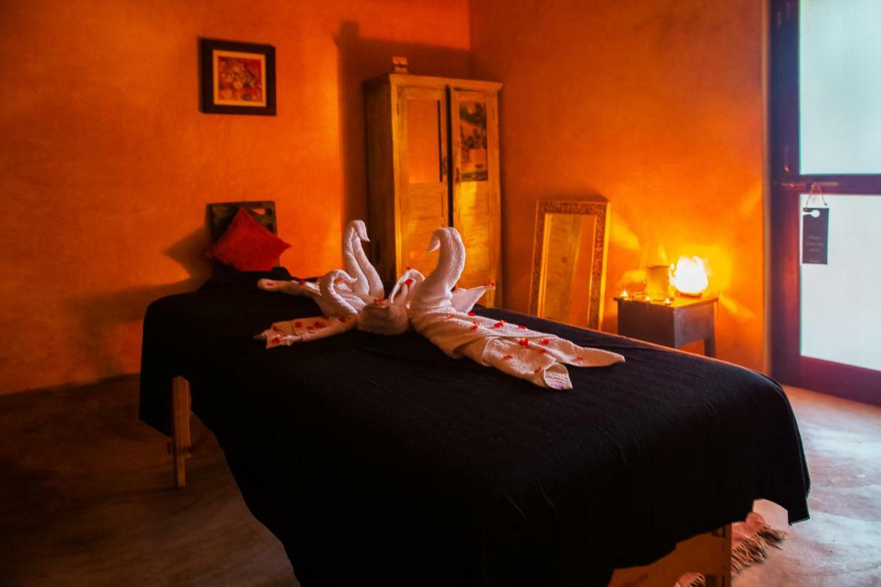 Devarya Wellness Beach Resort Morjim Exterior foto